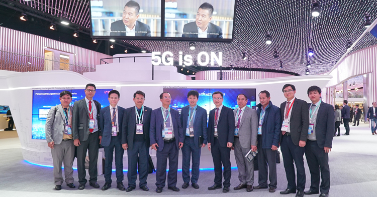  ឯកឧត្តមរដ្ឋមន្រ្តីក្រសួងប្រៃសណីយ៍ និង ទូរគមនាគមន៍នៃព្រះរាជាណាចក្រកម្ពុជា កោតសរសើរក្រុមហ៊ុន Huawei សម្រាប់ការប្តេជ្ញាចិត្តរយៈពេល 20 ឆ្នាំ ក្នុងវិស័យ ICT នៅកម្ពុជា ក្នុងកម្មវិធី MWC 2019